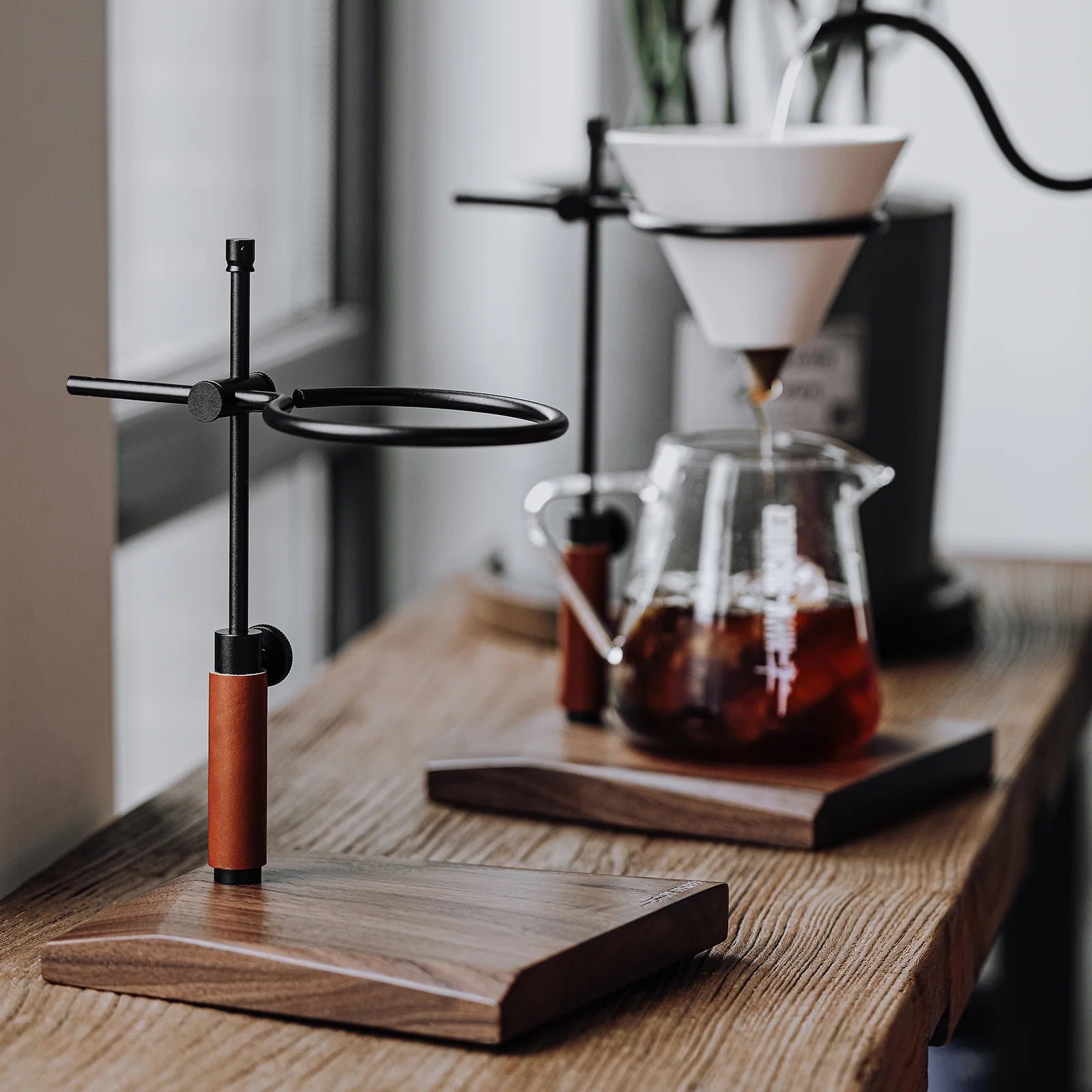 MHW-3BOMBER ADJUSTABLE COFFEE DRIPPER STAND
